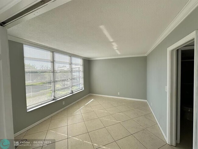 Building Photo - 2650 S Course Dr