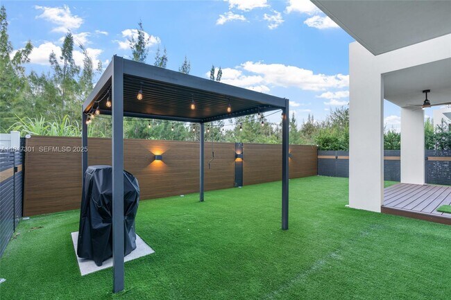 Building Photo - 10373 NW 68th Terrace