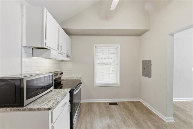 Building Photo - 154 Lawton St SW