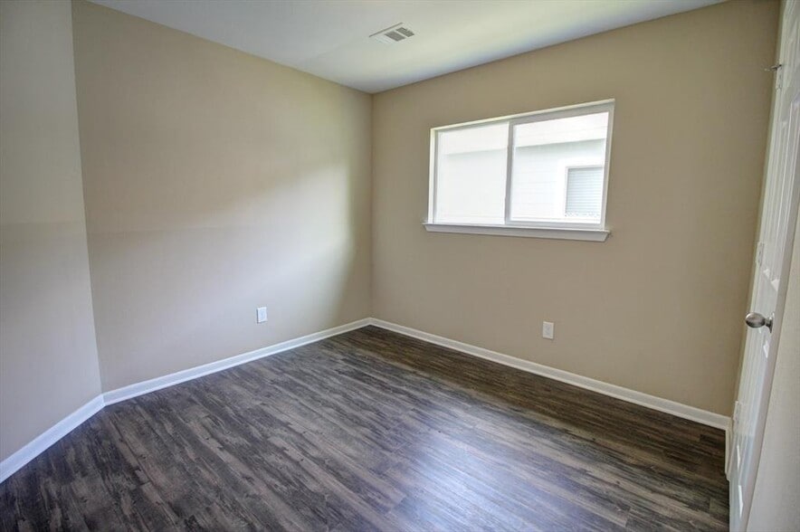 Building Photo - 5811 Cebra St