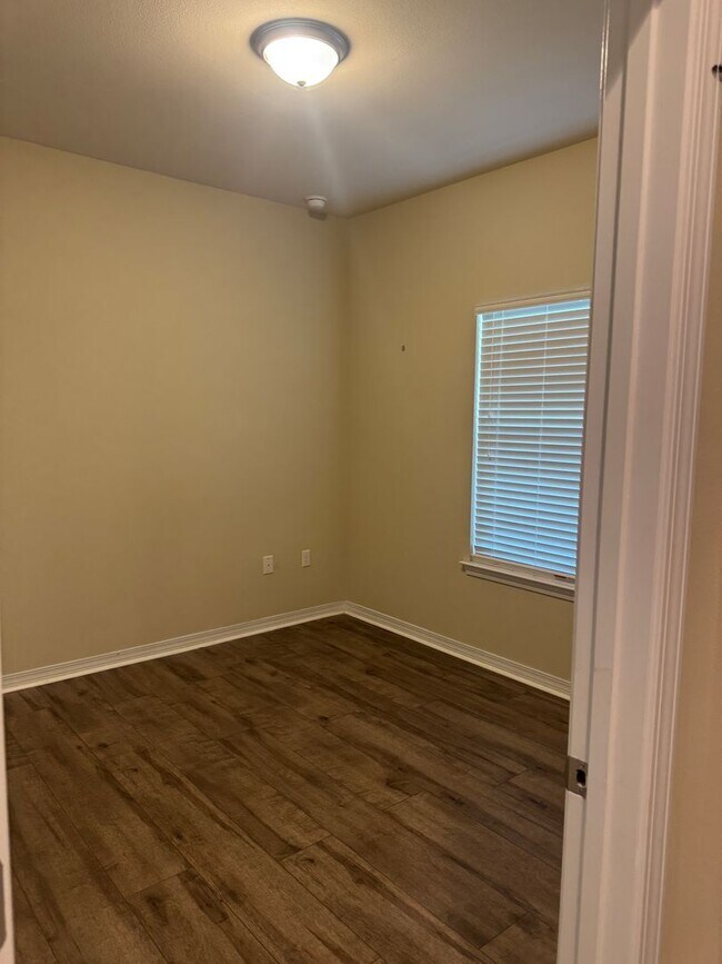 Building Photo - 156 Creve Core Dr