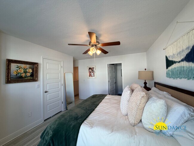 Building Photo - Comfortable & Convenient 2-Story Townhome in Santa Rosa Beach!