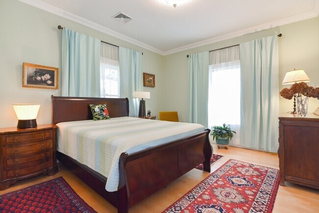 Building Photo - 3 Forest St