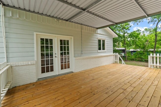 Building Photo - 1110 Somerset Ave