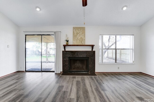 Building Photo - 6943 Sunshine Tree Dr