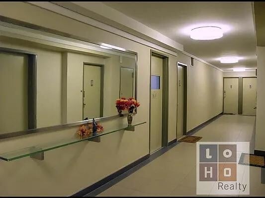 Building Photo - 210 E Broadway