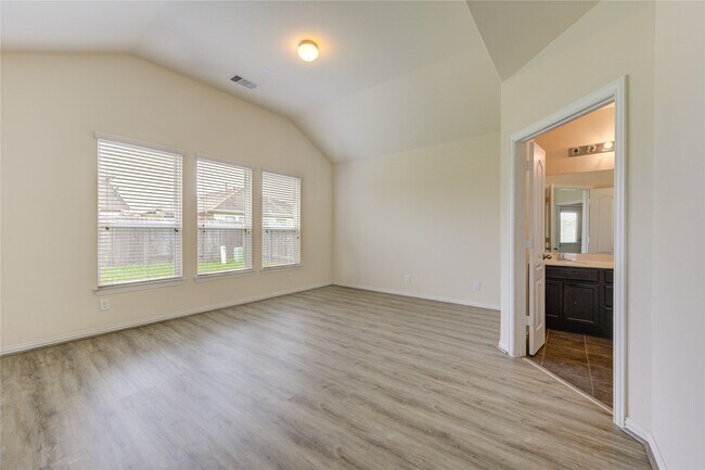 Building Photo - 16 Rose Desert Ct