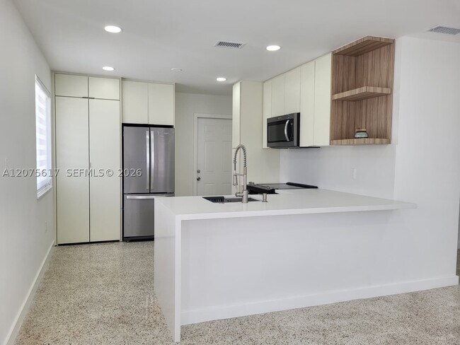 Building Photo - 9226 SW 37th St