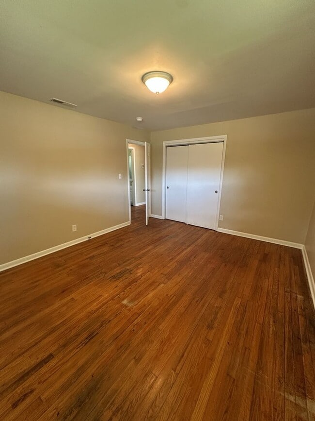 Building Photo - Bright 4BR Home with Fenced Yard, Hardwood Floors & Garage on Rankin St