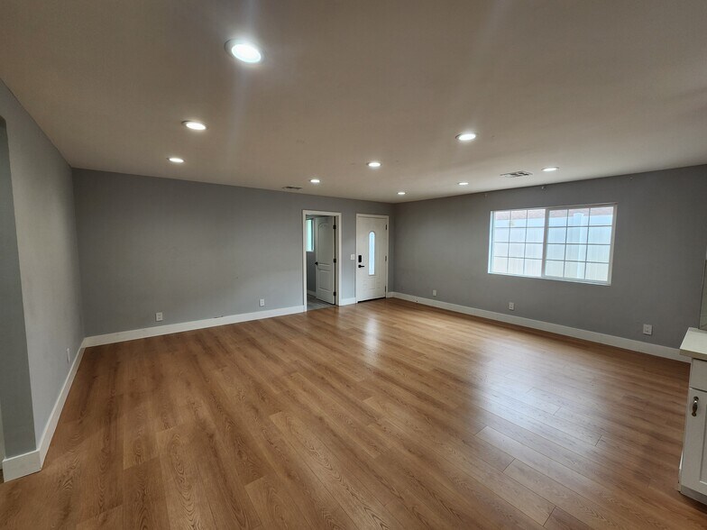 Building Photo - 14237 Emelita St