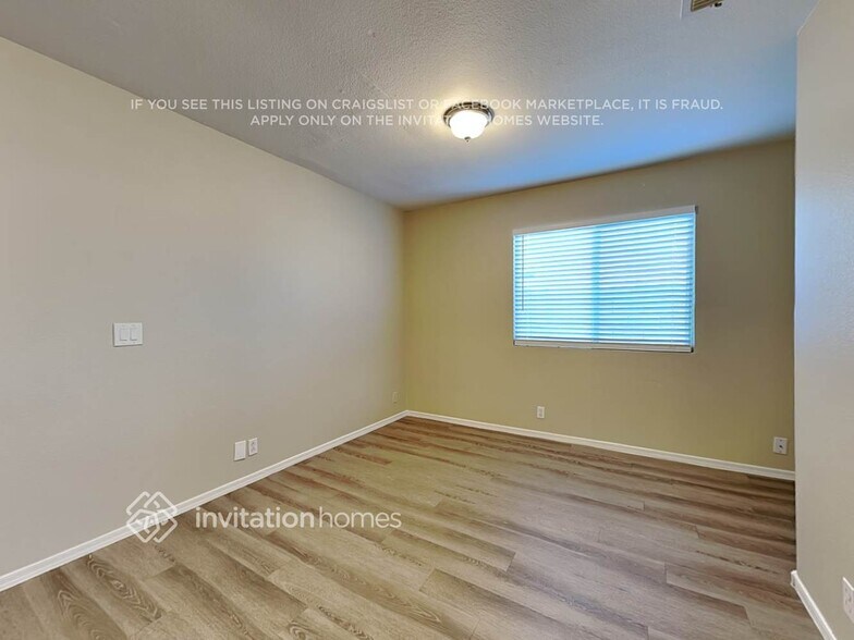 Building Photo - 8812 W Holly St