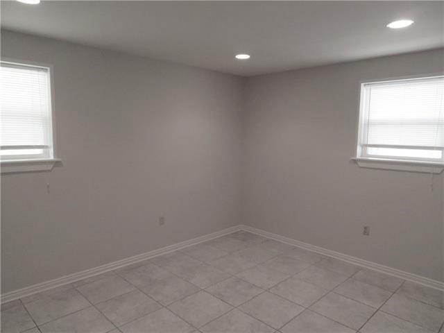 Building Photo - 6521 Bellaire Dr