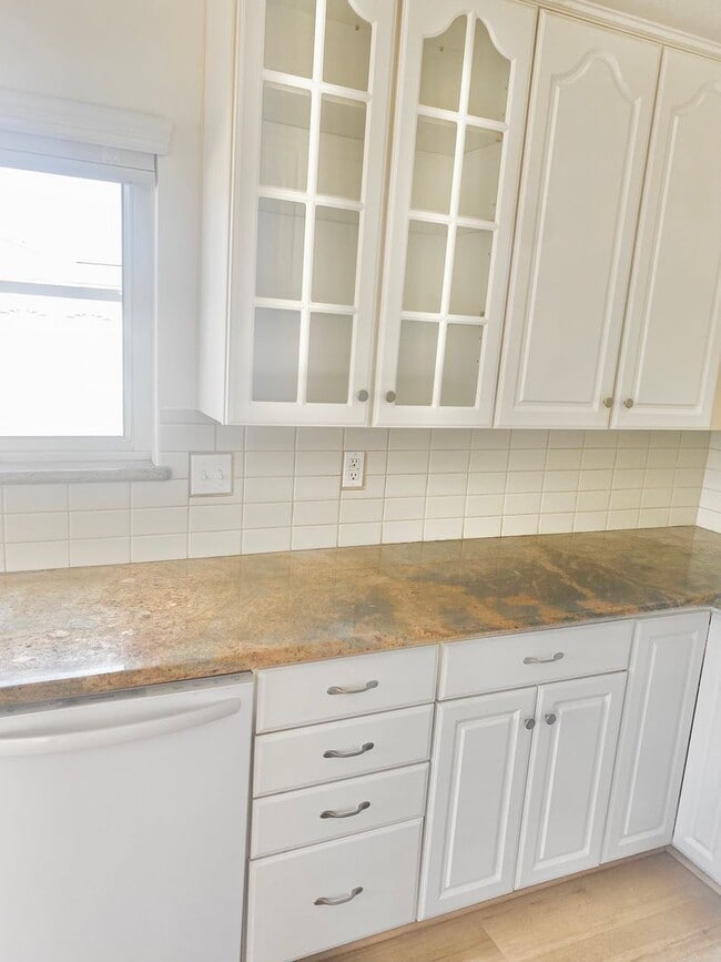 Building Photo - Castro Valley 2BD/1.5BA, 2 Story Duplex with Shared Garage
