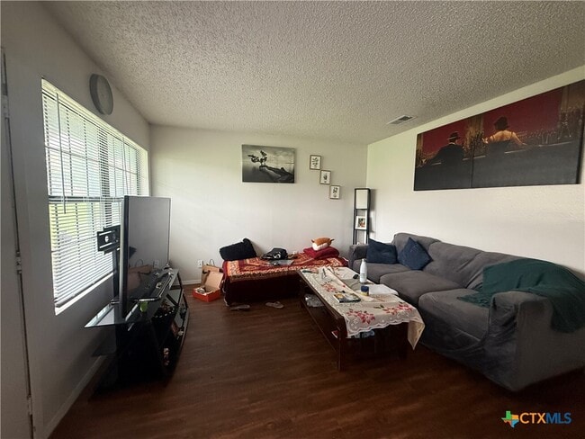 Building Photo - 106 Lady Bird Ln