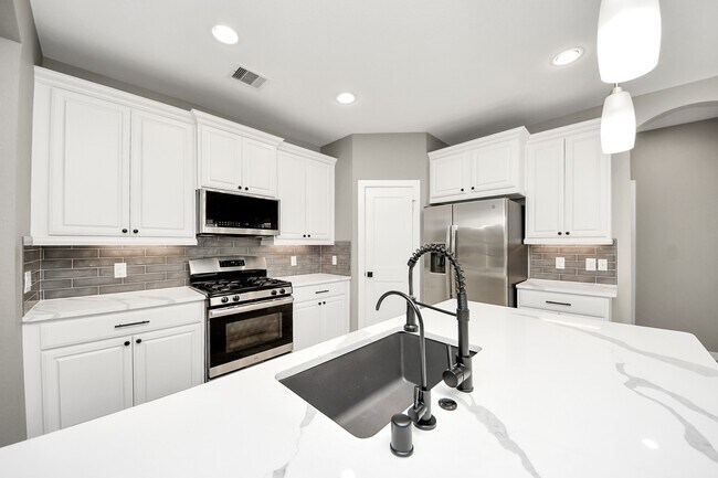 Building Photo - 16011 Monument Hill Crossing