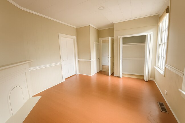 Building Photo - 2128 Jeff Davis St