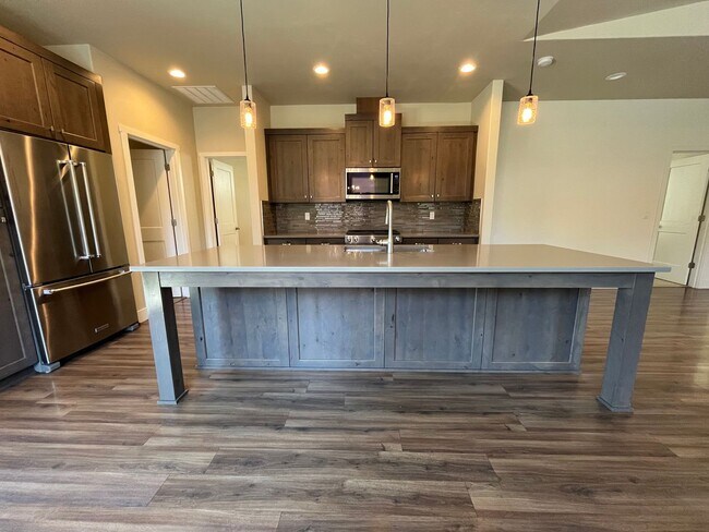Building Photo - Single Level Home in Unique Bend Neighborhood