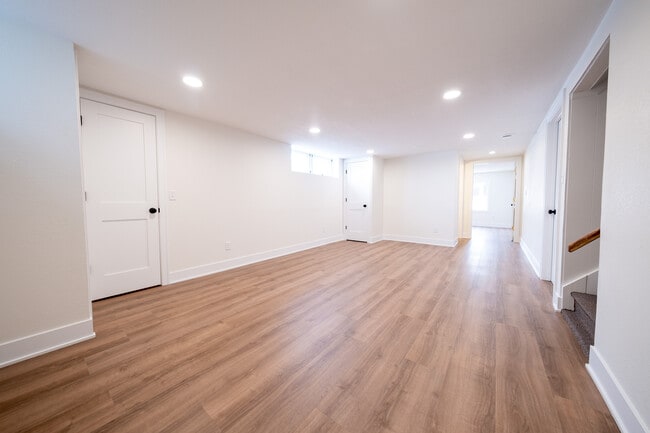 Building Photo - 22925 Oakdale Dr