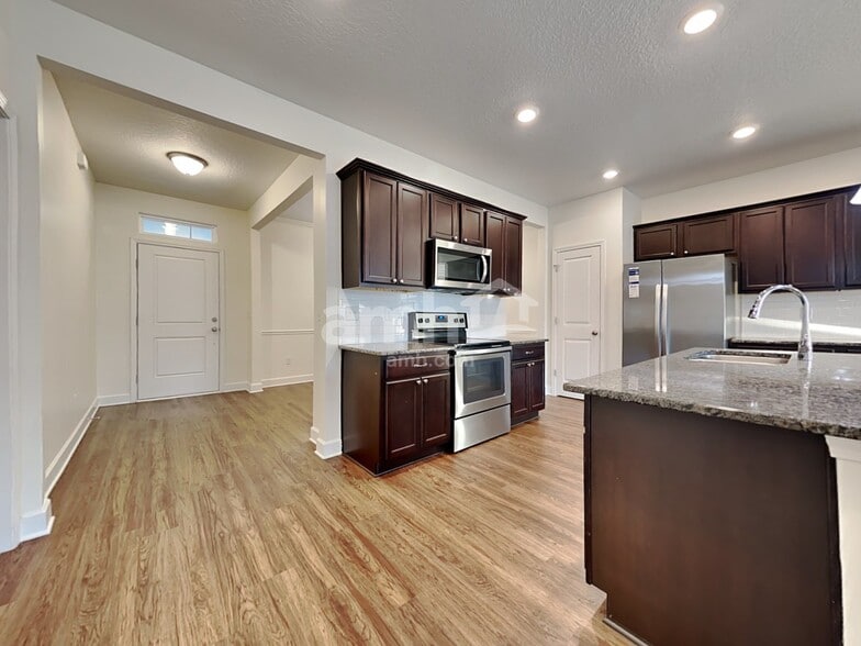 Building Photo - 3071 Creek Village Ln