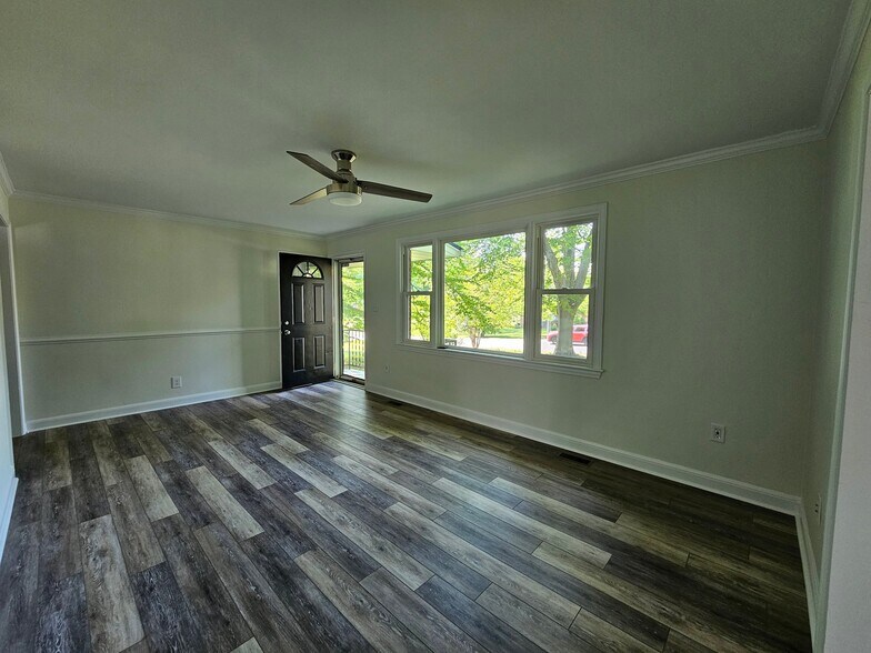 Building Photo - 8405 Rugby Rd