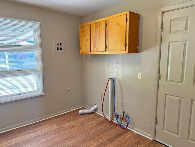 Building Photo - 703 Pecan St