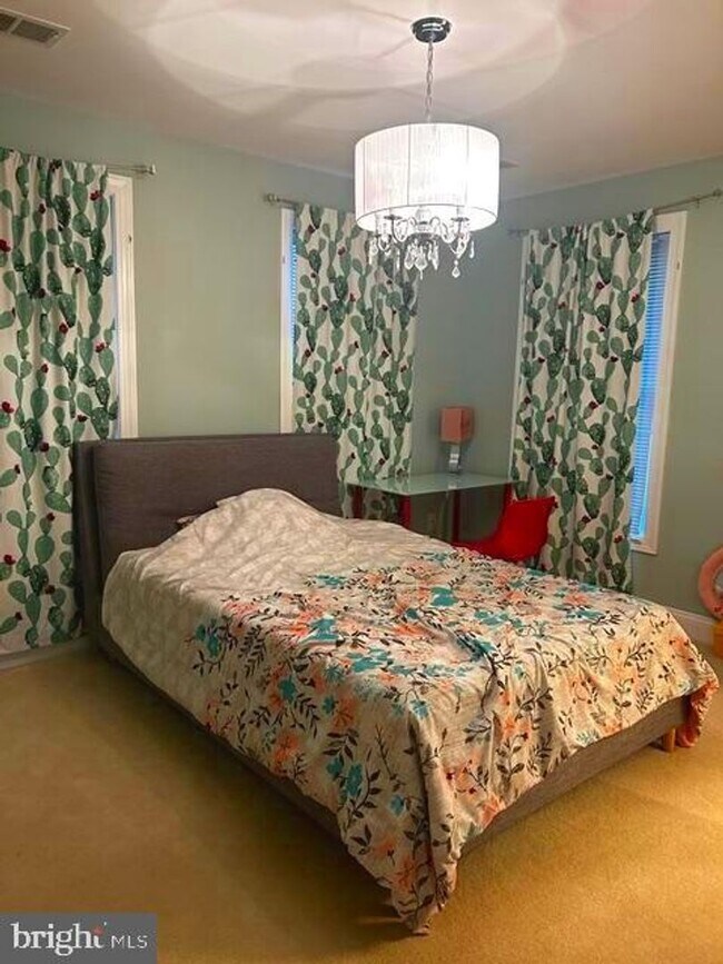 Building Photo - 11018 Shalom Ln