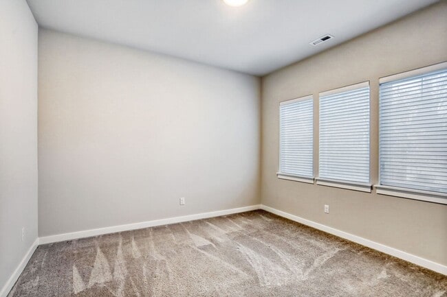 Building Photo - Stunning 4bed/2.5bath Home with High-End Upgrades in Snohomish WA!