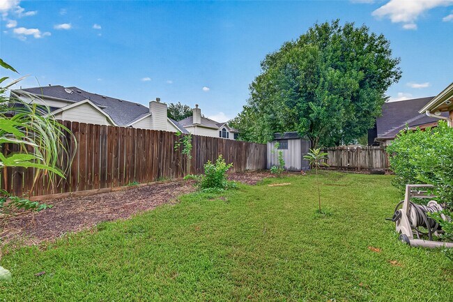 Building Photo - 9323 Eaglewood Shadows Ct