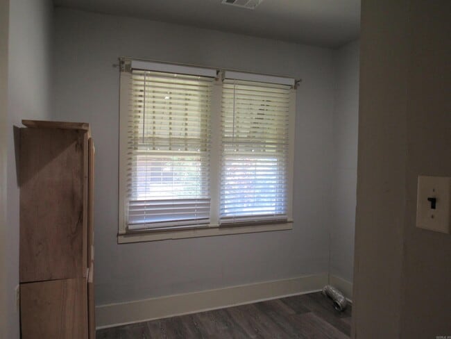 Building Photo - 405 E Main St