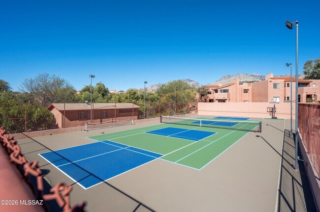 Building Photo - 5051 N Sabino Canyon Rd