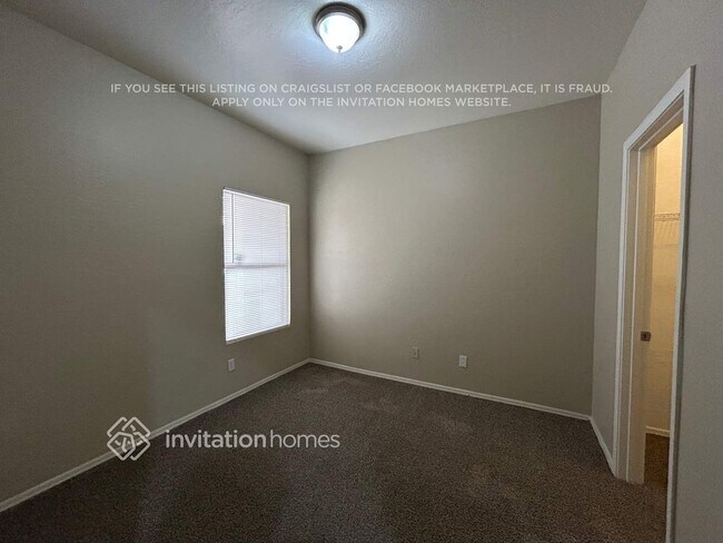 Building Photo - 1902 N 106th Ln