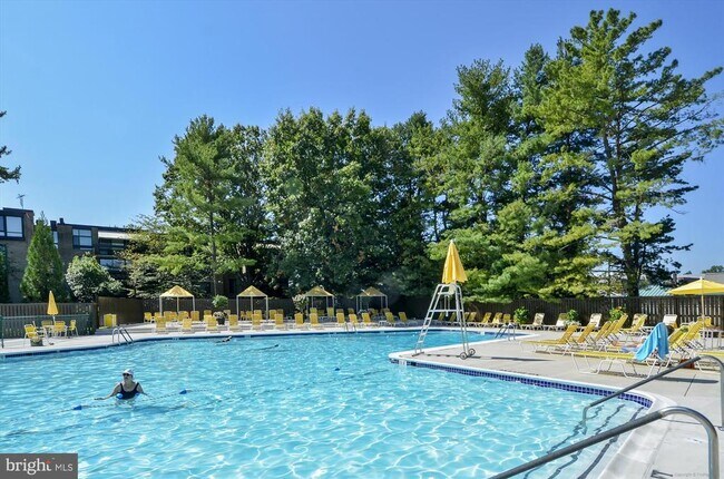 Building Photo - 4960 Sentinel Dr