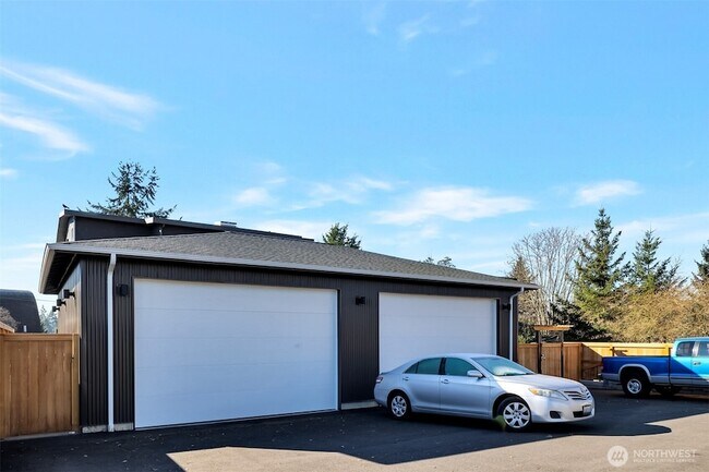 Building Photo - 1016 SW 152nd St