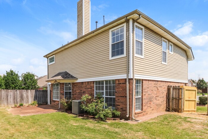 Building Photo - 8584 Pantherburn Trce