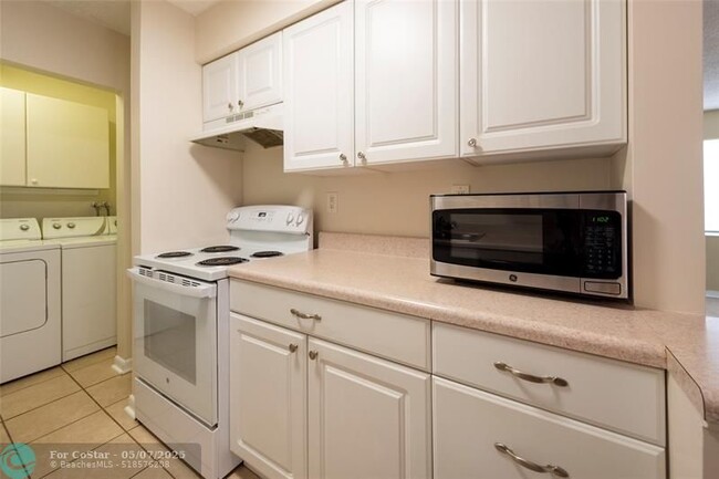 Building Photo - 930 Mandarin Isle