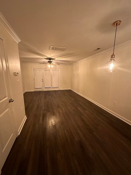 Living Space - 1215 Green Oaks Ln