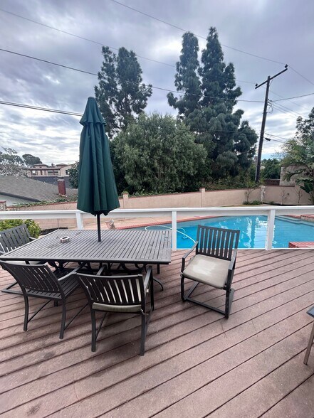 Building Photo - 2396 Redlands Dr