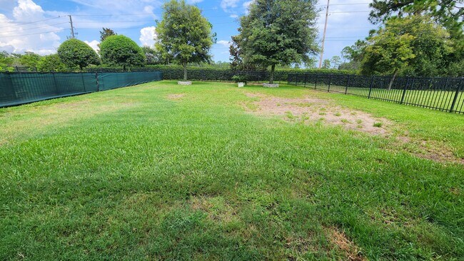 Building Photo - FOR RENT!!! SIMPLY STUNNING  3 BEDROOM 2 B...