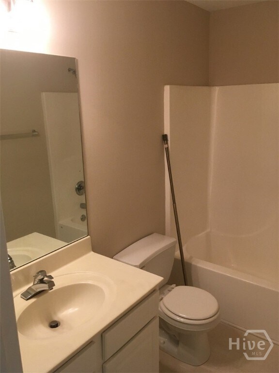 Building Photo - 220 Logmont Trace