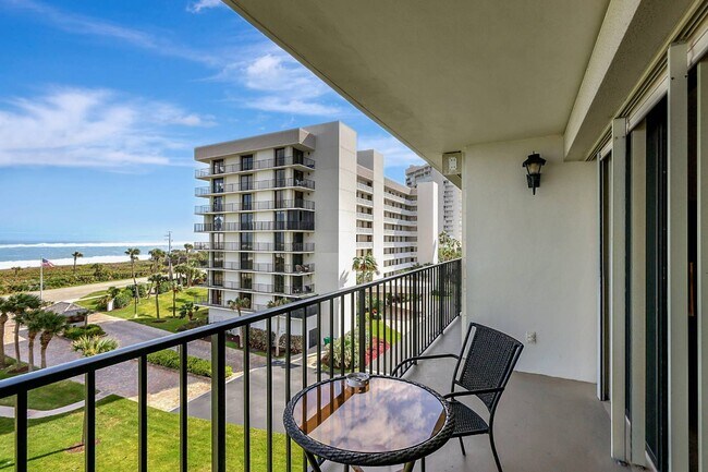 Building Photo - 5061 N Hwy A1A