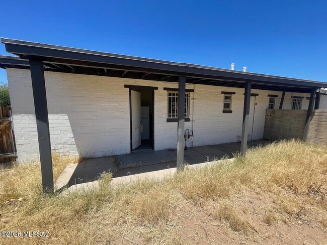 Building Photo - 1702 N Tyndall Ave