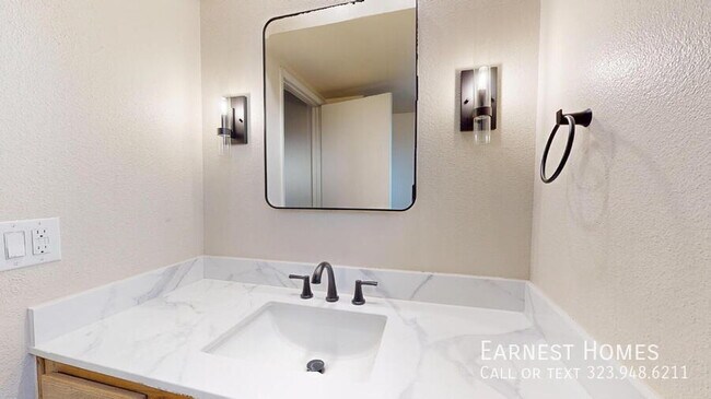 Building Photo - 7231 Balboa Blvd