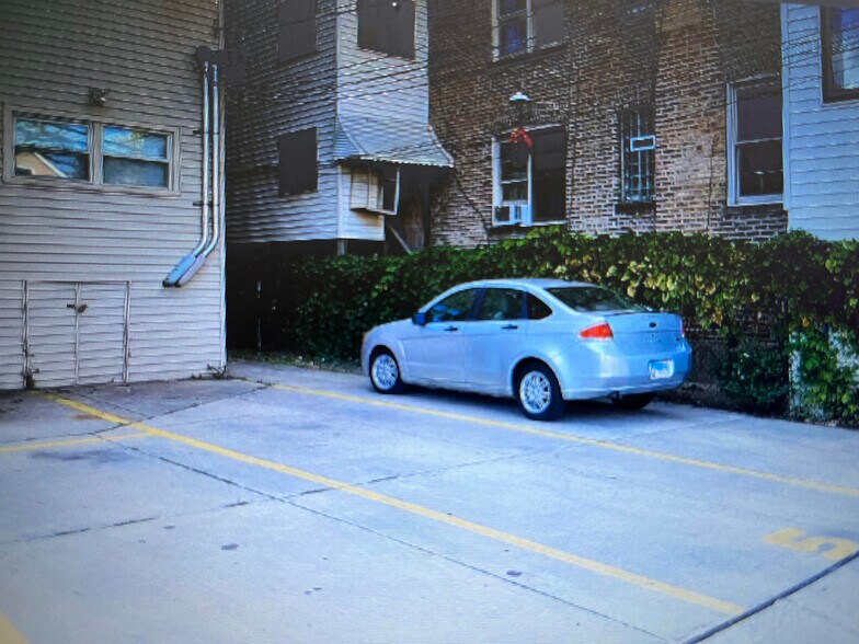 Building Photo - 5033 N Springfield Ave