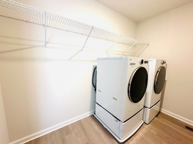 Building Photo - 4740 Canterbury Rd