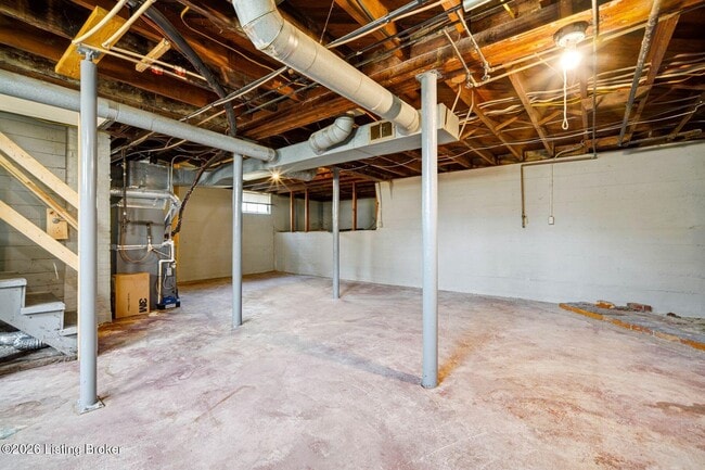 Building Photo - 1050 Oakwood Ave