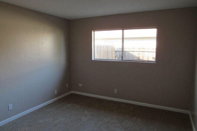 Building Photo - Beautiful NW Home!