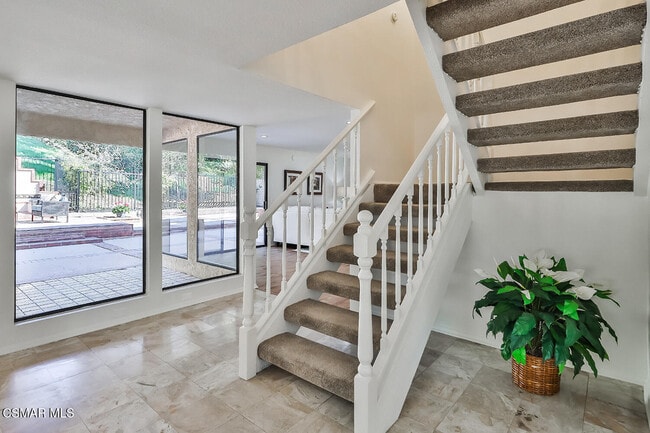 Building Photo - 270 Fox Hills Dr