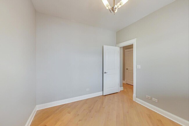 Building Photo - 1910 N Washtenaw Ave