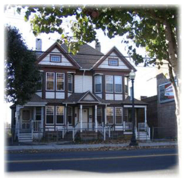 Building Photo - 527 E Main St
