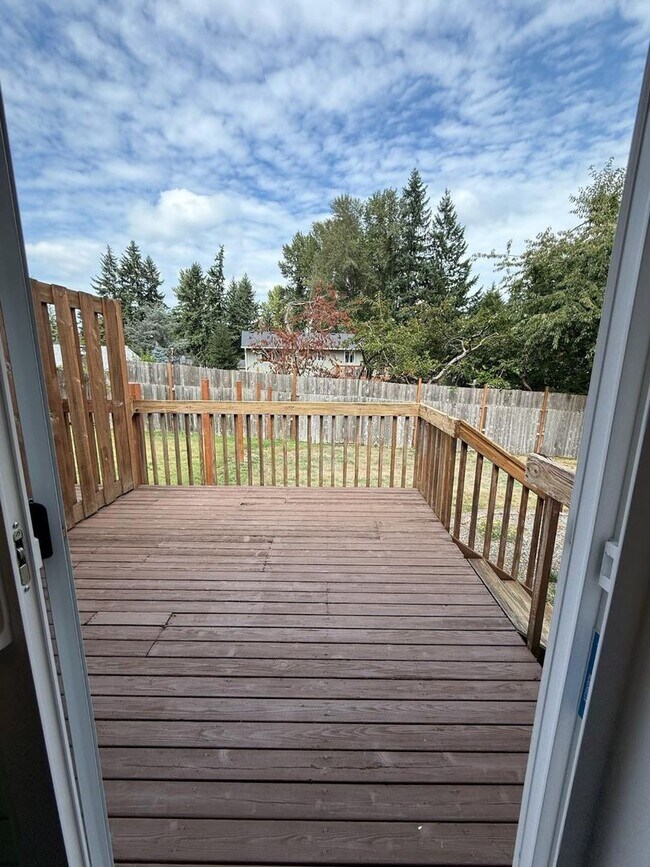 Building Photo - 15810-15810 94th Ave Ct E